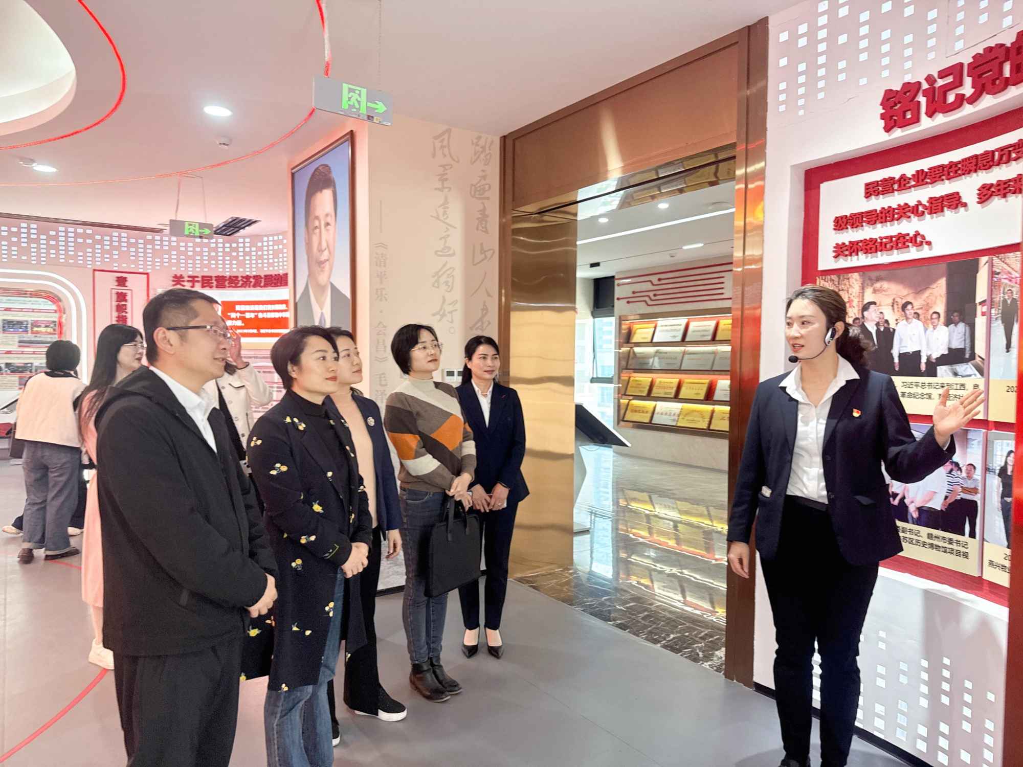海口市妇联党组书记、主席郑艳同志一行莅临广发体育物业调研“三新”领域妇联组织建设及巾帼家政工作